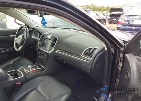 2016 Chrysler 300 Anniversary Edition z USA, uszkodzony, nr VIN 2C3CCAAG9GH128513